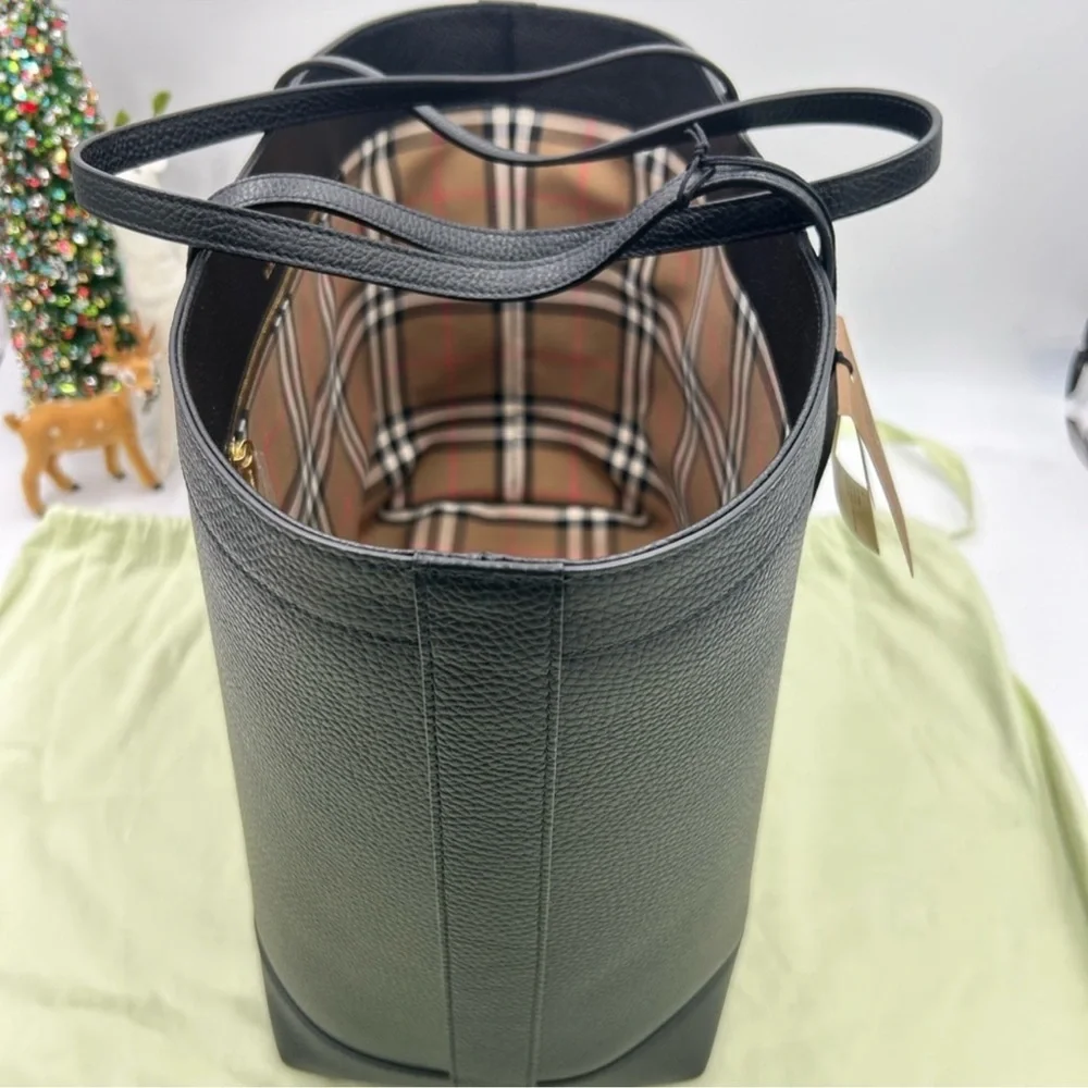 Women’s Burberry pebble grain leather check lined large shopping tote Italy - Picture 3 of 14